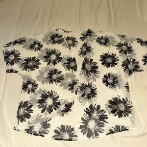 KIMONO Black and White Daisy Pattern Size L